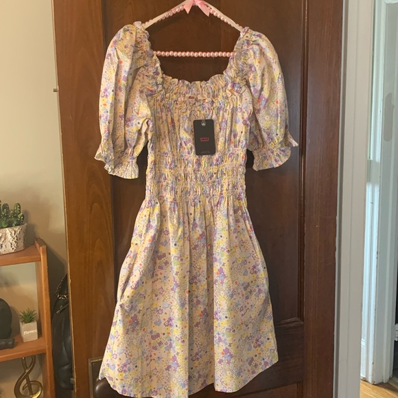 Brand new Levi’s floral mini dress with elastic waist and pockets 😍😍😍 - Picture 1 of 10